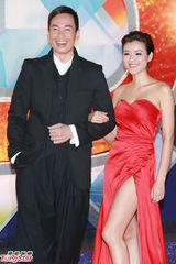 组图：陈豪携女友亮相红毯 陈茵媺红裙惹火秀美腿