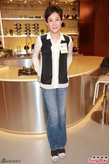 组图：吴绮莉录TVB节目 回应女儿像房祖名