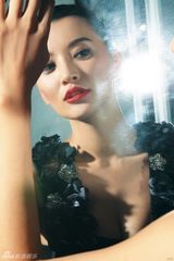 组图：莫小棋拍性感大片 复古妆容展熟女诱惑