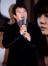 组图：玄彬林秀晶亲密携手宣传新片《爱，不爱》