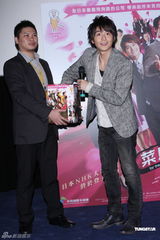 组图：小池彻平见面会门票秒杀 与粉丝击掌同乐