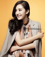 组图：杨幂玩转港范时尚 气质干练爽朗