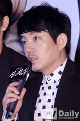 组图：《神之一手》媒体试映 郑雨盛等强势助阵