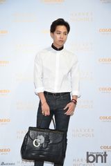 组图：BigBang权志龙香港捞金 目光呆滞无表情