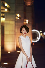 组图：王一楠摩登街拍曝光 夜色佳人撩动心扉