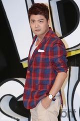 组图：Girls Day素珍优雅白裙出席记者会