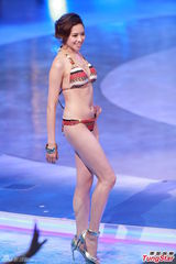 组图：港姐泳装环节吸睛 挺美乳扭蛮腰热辣辣