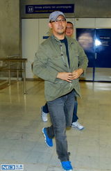 组图：姜文便装抵戛纳 将宣传《一步之遥》