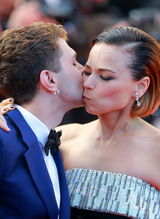 组图：戛纳红毯李宇春裤装中性帅 贾樟柯墨镜酷