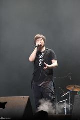 组图：五月天深圳慈善演唱会 携师弟妹支持公益