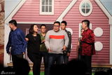 组图：相声剧《聚乐部》首演 笑声不断