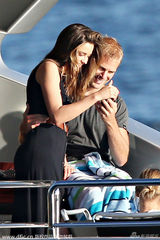 组图：米兰达密会高帅富 搂腰拍照疑新恋情曝光