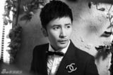 组图：刘恩佑黑白写真 硬朗帅气展熟男魅力