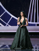 组图：萨拉-丝沃曼获得艾美奖综艺类最佳编剧