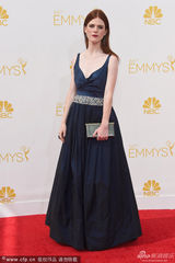 组图：《权力的游戏》罗斯-莱斯利仙女范儿十足