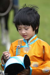 组图：大草原上的小伙伴！多多美颜姐姐似格格