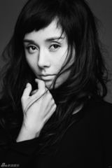 组图：游悠最新写真 黑白演绎女性魅力