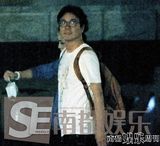 汤唯金泰勇浓情蜜意深夜牵手 女神俏皮雀跃(图)