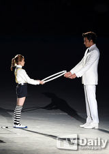 组图：金秀贤张东健等现身亚运 共庆体坛盛世