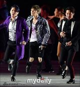 组图：亚运群星会 李英爱点火鸟叔骑马Exo斗舞