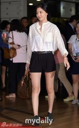 组图：韩星郑柔美出席首映 下衣失踪秀性感