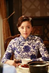 组图：《映山红》热拍 黄小蕾旗袍造型曝光