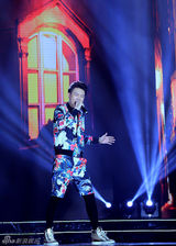 组图：张玮张赫宣新歌榜各获两奖 成双料赢家