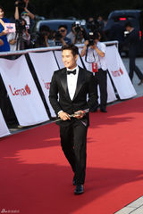 独家高清：又是一年百想红毯 众星云集争奇斗艳