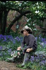 组图：贝嫂写真低胸秀身材 贵妇变农妇难得邋遢