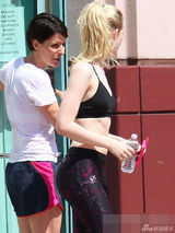 组图：16岁睡美人范宁勤健身 身材纤细肤白如雪