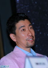 组图：《太平轮》发布会 黄晓明默认宋慧乔最美