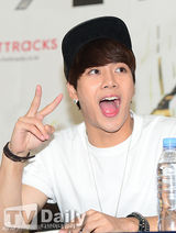 组图：韩团GOT7办粉丝会 卖萌搞怪十分开心