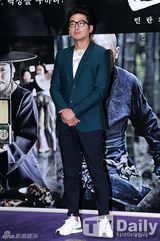 组图：韩片《群盗》试映 河正宇等出席