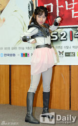 组图：韩男团BOYFRIEND赵光旻出演儿童剧