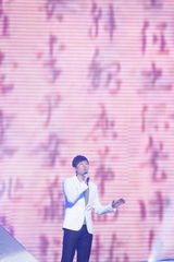 高清组图：新浪网络盛典 满江献唱《中华诵》