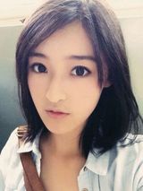 组图：央视新晋美女主播网络走红 生活照曝光