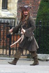 组图：《加勒比海盗4》伦敦赶拍 假船长骗到狗仔