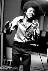 策划：MJ(迈克尔-杰克逊)诞辰纪念日 流行天王童年也曾萌萌哒