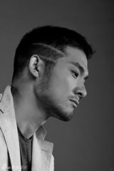 组图：赵健硬汉黑白写真“型”象深刻