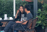 独家：夏雨胡静与友人喝下午茶 巧遇颜丹晨