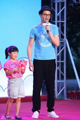 组图：壹基金影像大篷车启动 陶虹孙艺洲助阵