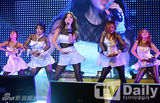 组图：SISTAR热裤劲舞 助阵慈善音乐会