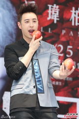 组图：潘玮柏嫉妒黑人得双胞胎称要跟进