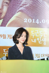 独家：宋慧乔素净 姜东元戴眼镜似哈利波特