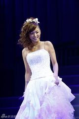 策划:逆生长典范！37岁安室奈美惠仍似17岁少女