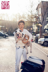 组图：郭家铭携爱宠拍摄写真大片温馨有爱