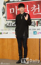 组图：韩男团BOYFRIEND赵光旻出演儿童剧