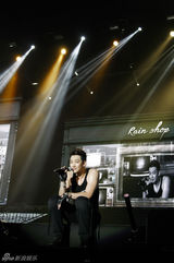 组图：Rain广州开唱 魅力升级性感释放