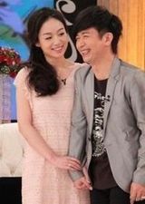 组图：黄舒骏娇妻曝光 系美国出生90后小美女