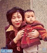 组图：明星晒照庆母亲节 郑欣宜怀念沈殿霞